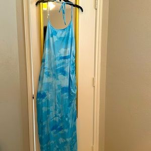 Backless cloud dress